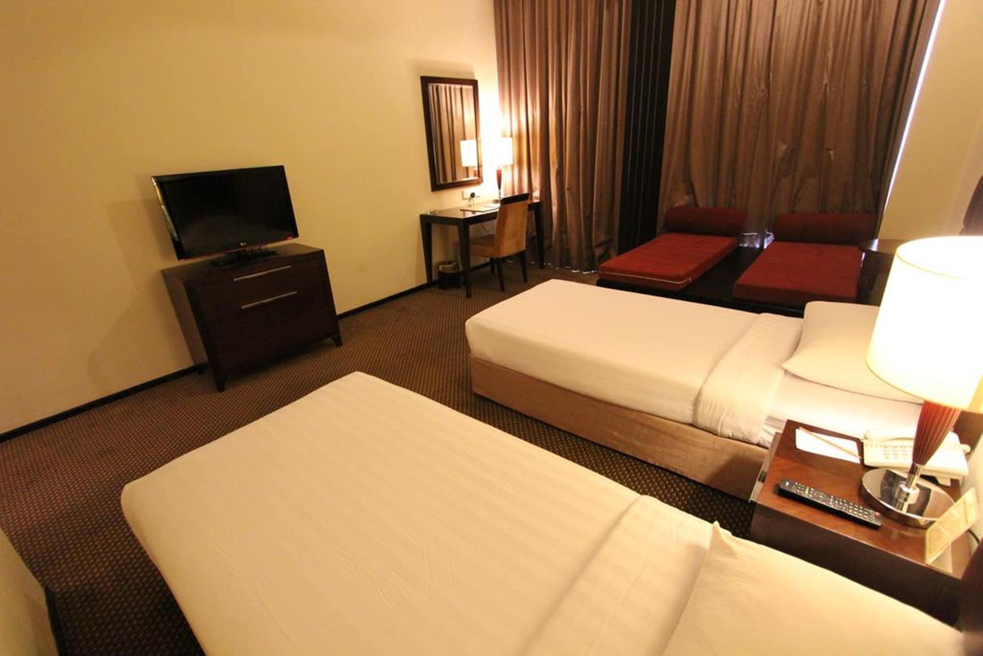 Harmoni One Convention Hotel And Service Apartments Batam Exteriör bild