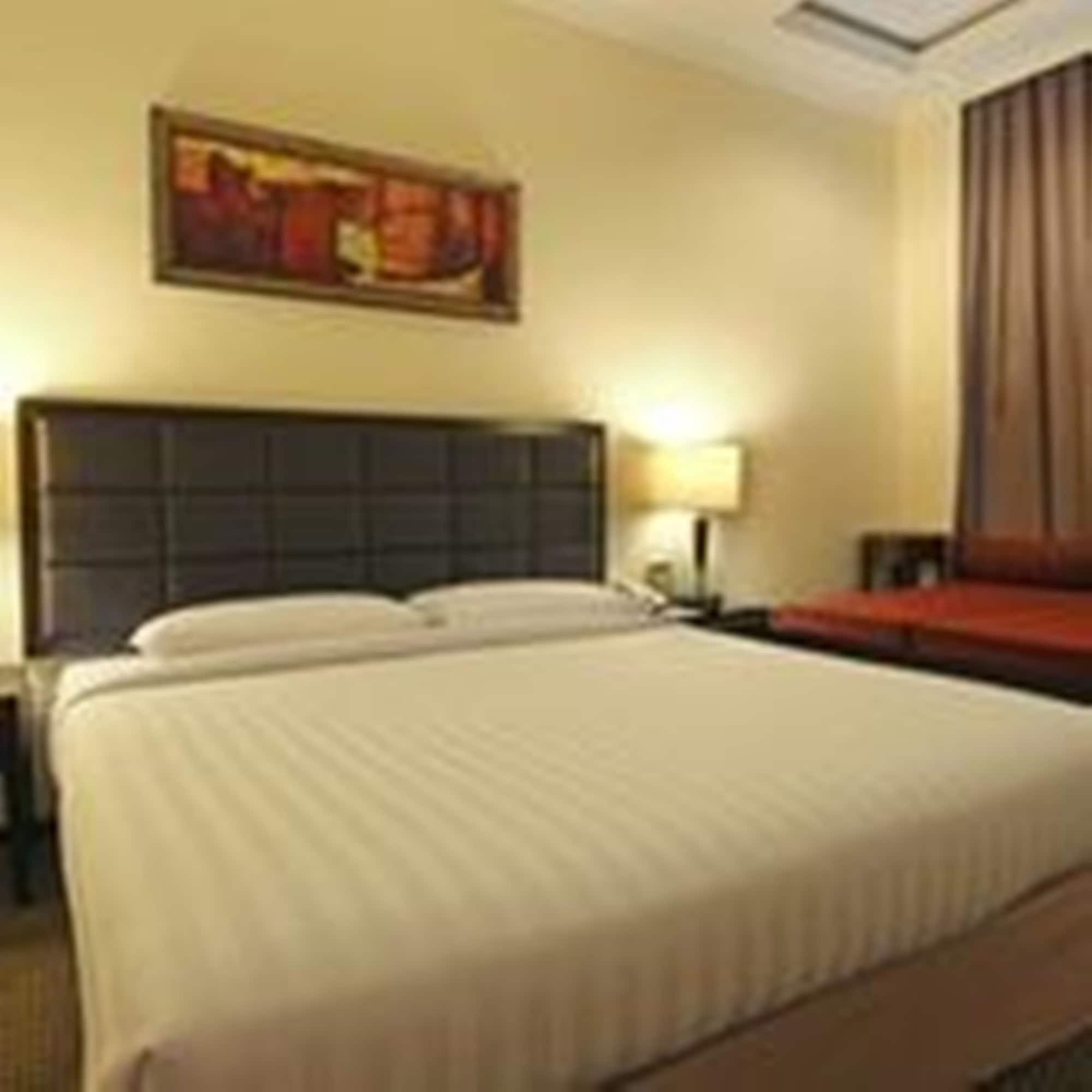Harmoni One Convention Hotel And Service Apartments Batam Exteriör bild