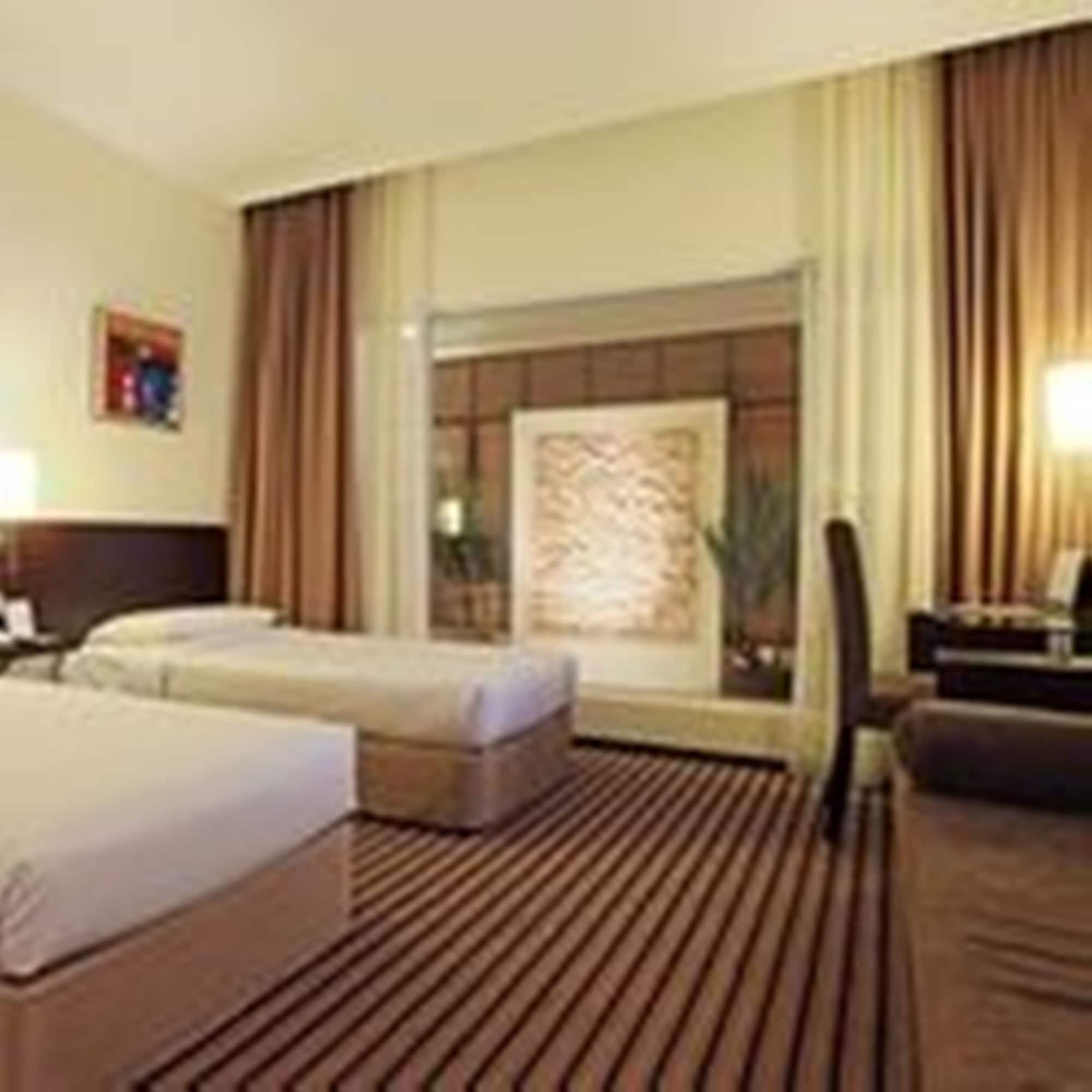 Harmoni One Convention Hotel And Service Apartments Batam Exteriör bild