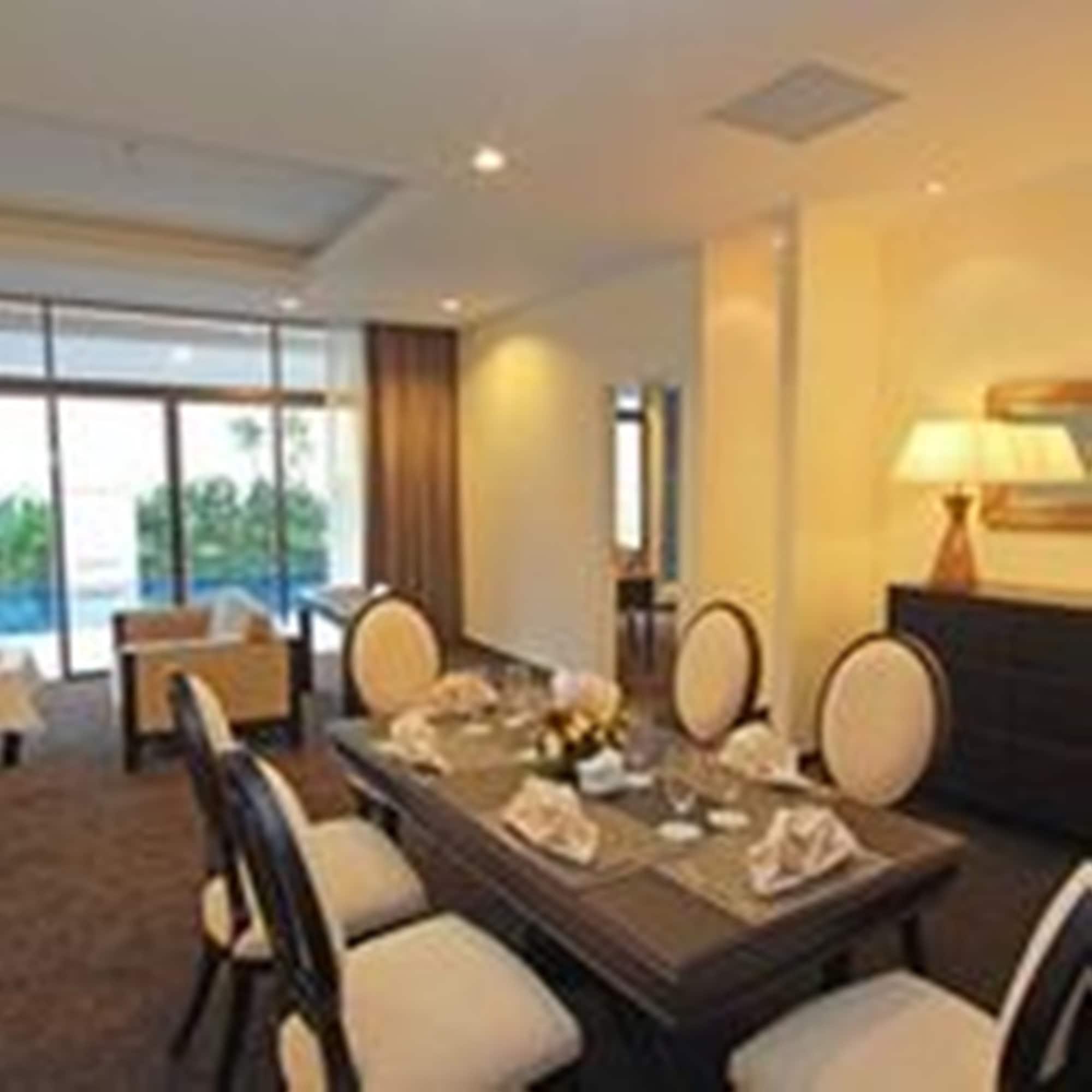 Harmoni One Convention Hotel And Service Apartments Batam Exteriör bild