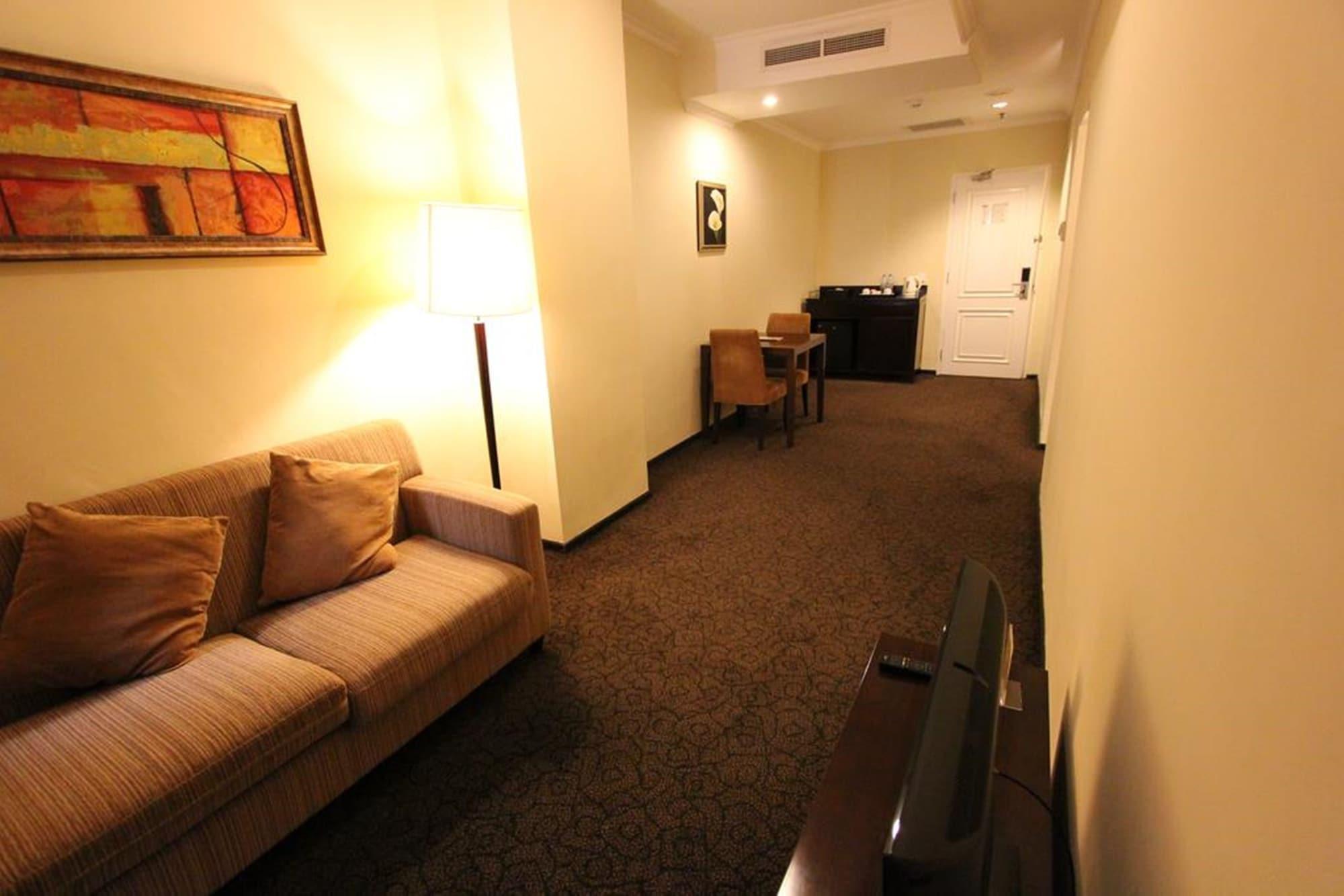 Harmoni One Convention Hotel And Service Apartments Batam Exteriör bild