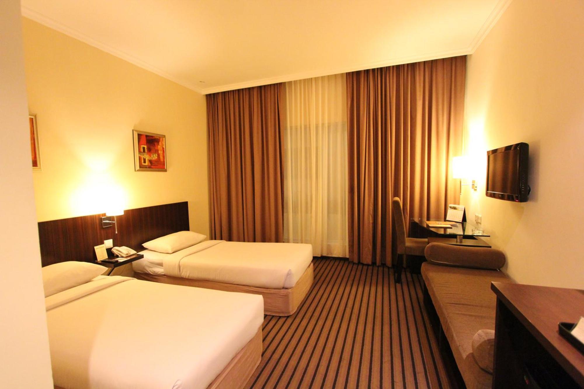 Harmoni One Convention Hotel And Service Apartments Batam Exteriör bild