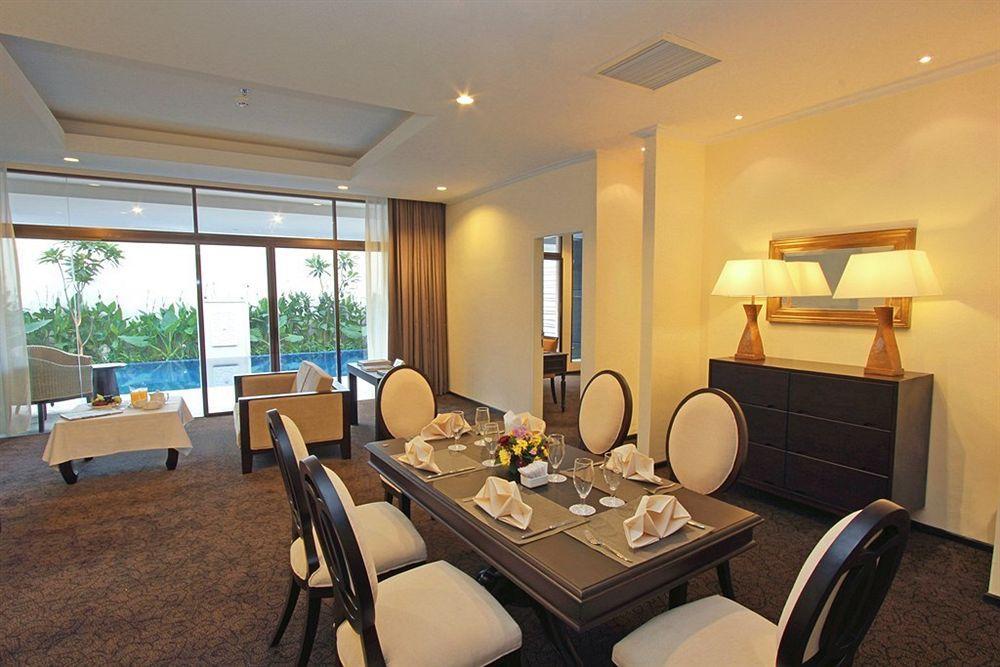 Harmoni One Convention Hotel And Service Apartments Batam Exteriör bild