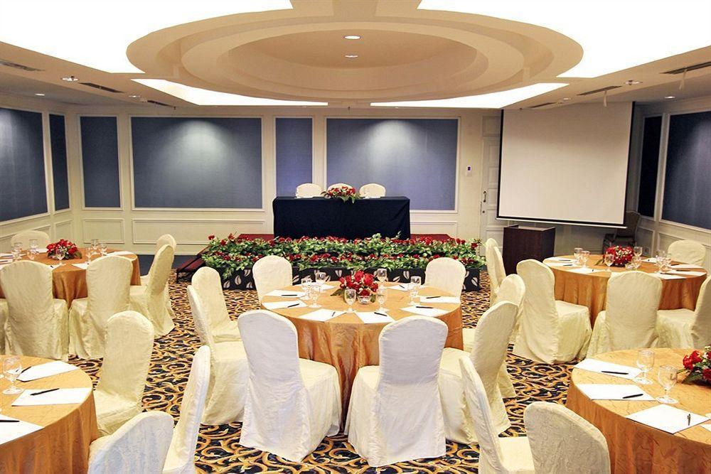 Harmoni One Convention Hotel And Service Apartments Batam Exteriör bild