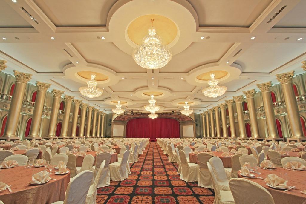 Harmoni One Convention Hotel And Service Apartments Batam Exteriör bild