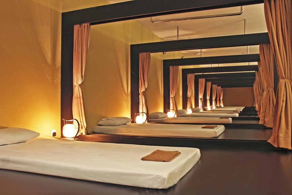 Harmoni One Convention Hotel And Service Apartments Batam Exteriör bild