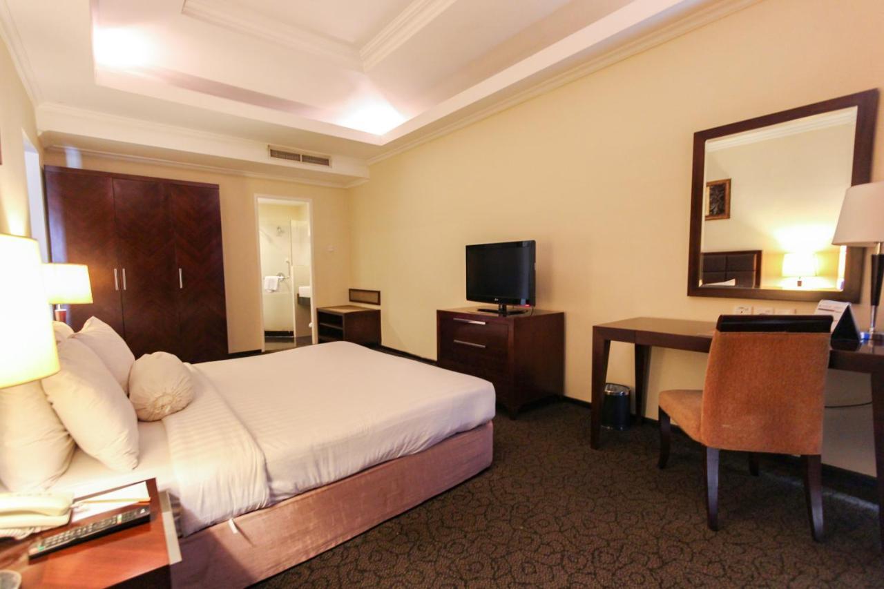 Harmoni One Convention Hotel And Service Apartments Batam Exteriör bild